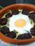 Nidos de calabacín y butifarra negra