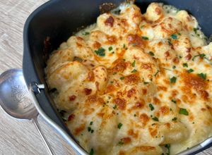 Une photo de Gnocchis 3 fromages gratinés à l’air fryer : gorgonzola, parmesan, mozzarella