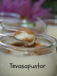 Una foto de Natillas de leche merengada