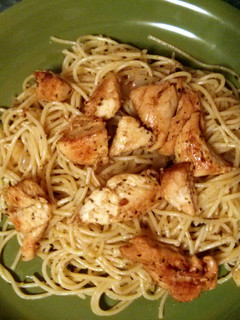 A picture of Spaghetti with olive oil, shallots and garlic with grilled chicken.