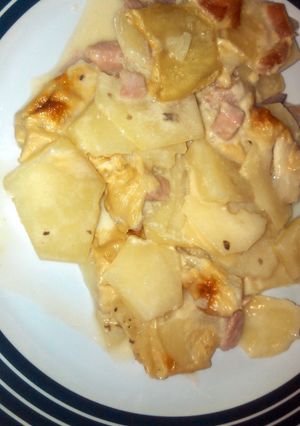 A picture of Easy Scalloped Potatoes and Ham.