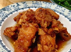 Hình của món Sườn rim coca.