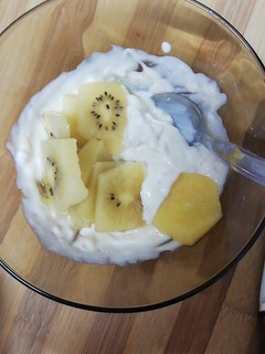 Una foto de Yogur con avena y kiwi