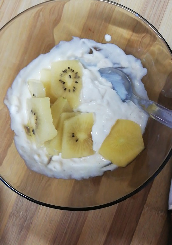 Una foto de Yogur con avena y kiwi