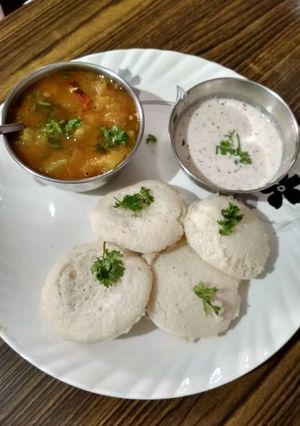 A picture of Rice idli sambhar and coconut chutney.