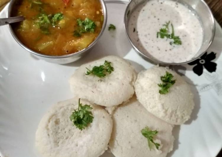 Rice idli sambhar and coconut chutney