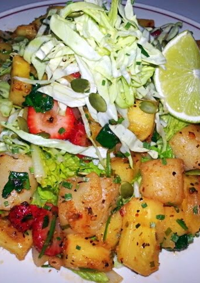 A picture of Warm Sweet & Spicy Scallop Salad.