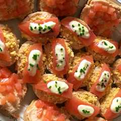 Una foto de Huevos rellenos y paté de cangrejo