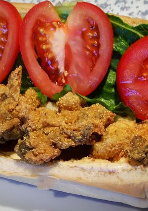 A picture of Oysters Po Boy.