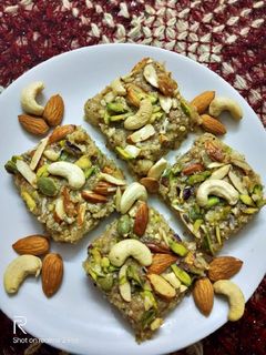 ગુંદરપાક(gundar paak in recipe Gujarati) રેસીપી મુખ્ય ફોટો