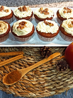 Una foto de Muffins de manzana 🍎, canela y chocolate blanco 🧁🍫