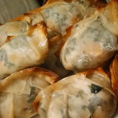 A picture of Shrimp, spinach and cream cheese ragoons.