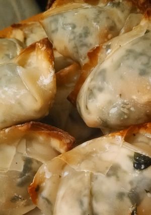 A picture of Shrimp, spinach and cream cheese ragoons.