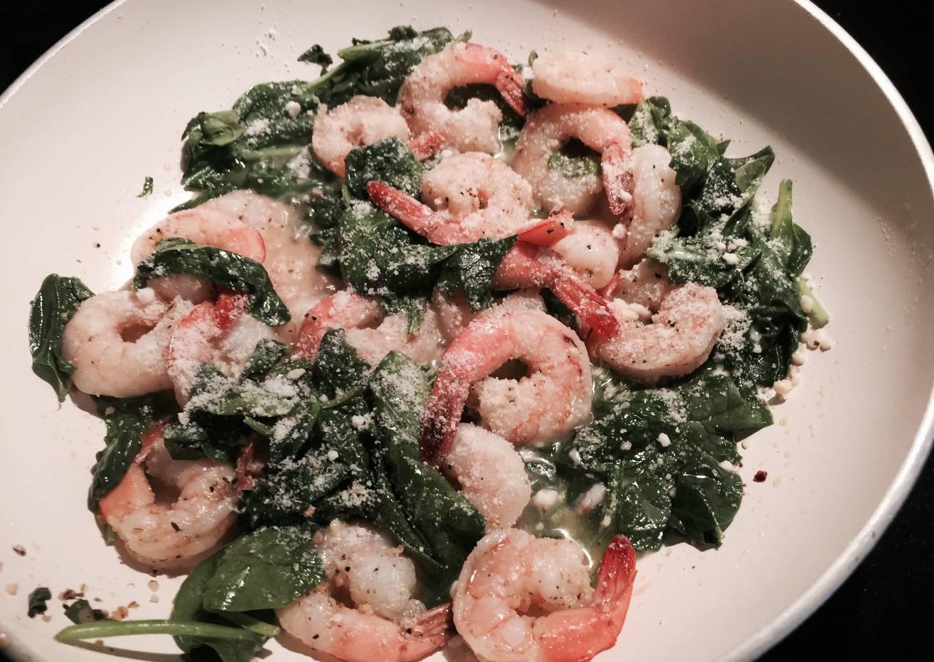 Prawns with garlic and spinach