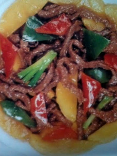 A picture of Lovebeaut's Stir Fried Beef with Mango.