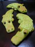 Crocodile-Shaped Melon Bread in the Microwave