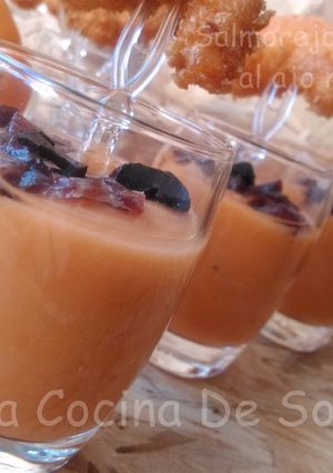 Foto principal de Salmorejo con caqui y ajo negro (Sin gluten)