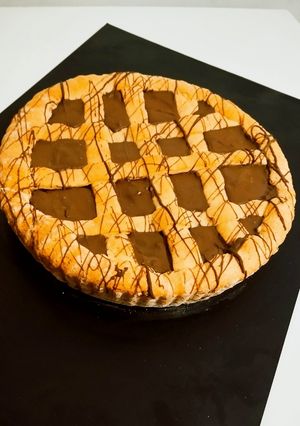 Una foto de 🍫 Pasta Frola Clásica con Relleno de Membrillo y su Versión "Tentación de Chocolate" 🍫
