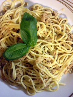 A picture of Tuna, lemon and basil spaghetti.