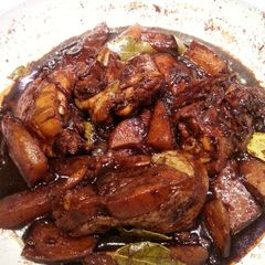 A picture of Chicken Adobo - Filipino style.