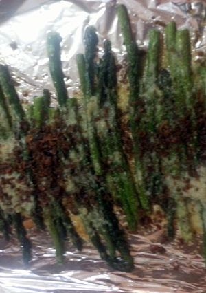 A picture of baked cheesey bacon asparagus.