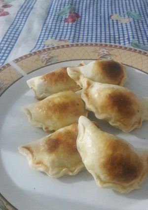 Una foto de Empanadas de carne de cerdo, repollo y zanahoria