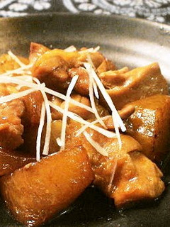 A picture of Chinese-style Sweet & Spicy Simmered Daikon Radish and Chicken.