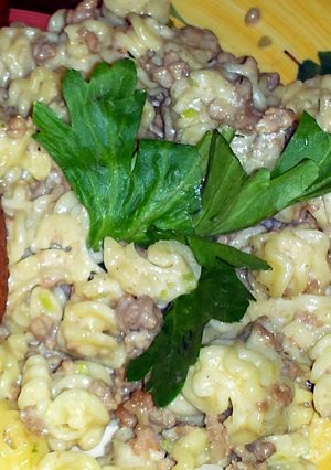 A picture of BUSY WOMANS ALFREDO SAUCE w/ ground turkey.