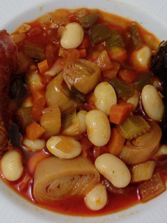 Una foto de Judiones con ibéricos y verduras