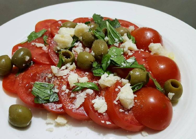 Simplest tomato salad in the world