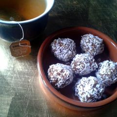 A picture of Honey Date Bites.