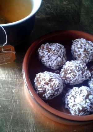 A picture of Honey Date Bites.