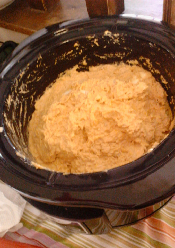 A picture of Crockpot buffalo chicken dip.