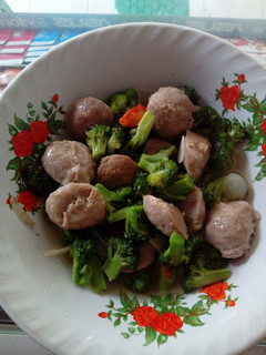 Foto resep Tumis Brokoli cah bakso