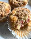 Rhubarb Crumble Cupcakes