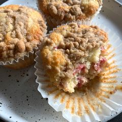 A picture of Rhubarb Crumble Cupcakes.