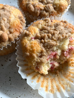A picture of Rhubarb Crumble Cupcakes.