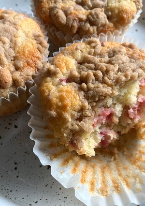 A picture of Rhubarb Crumble Cupcakes.