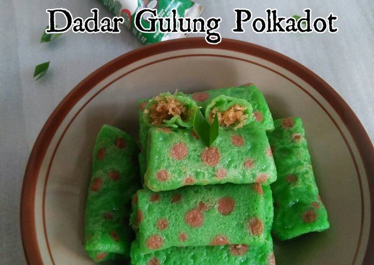 Dadar Gulung Polkadot