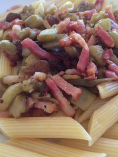 Una foto de Macarrones con bacon y berenjena