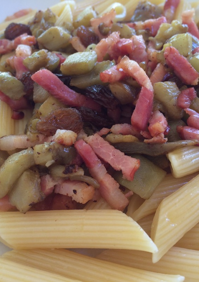 Una foto de Macarrones con bacon y berenjena