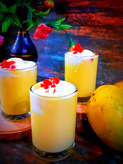 A picture of Mango milkshakes with vanilla ice cream.
