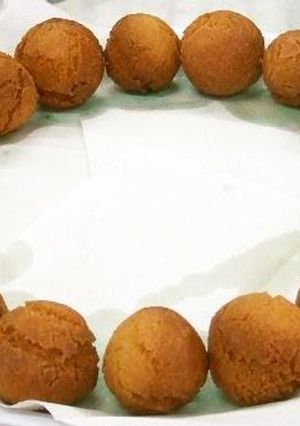 A picture of Sata Andagi (Okinawan Donuts).