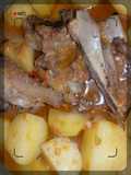 Côtes de bœuf et pommes de terre à la sauce tomate cannelle et bien épicé