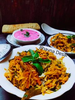 વેજીટેબલ બિરયાની (Vegetable Biryani Recipe In Gujarati) રેસીપી મુખ્ય ફોટો