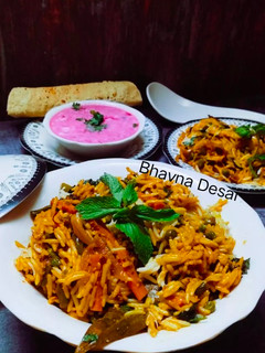 વેજીટેબલ બિરયાની (Vegetable Biryani Recipe In Gujarati) રેસીપી મુખ્ય ફોટો