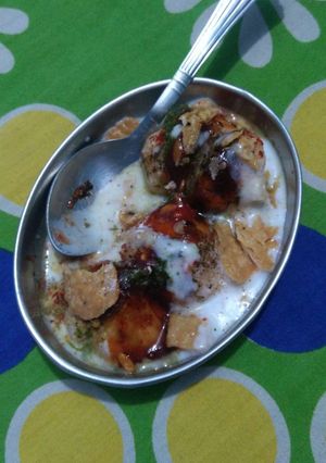 A picture of Dahi vada.