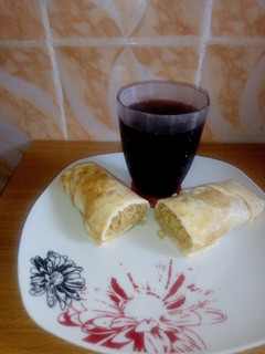 A picture of Noodles wrapped in fried Eggs.