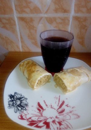 A picture of Noodles wrapped in fried Eggs.