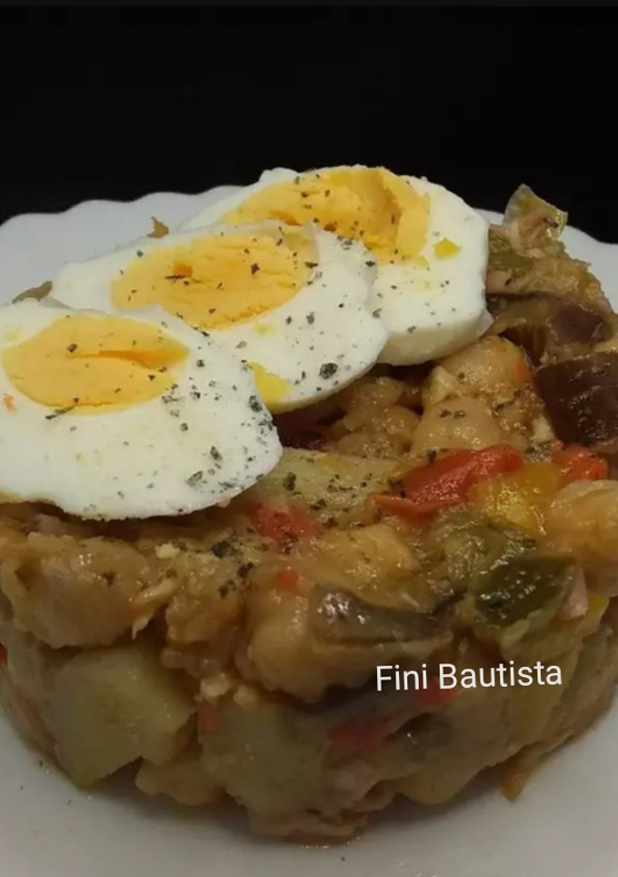 Una foto de Timbal de verdura con garbanzos y atún